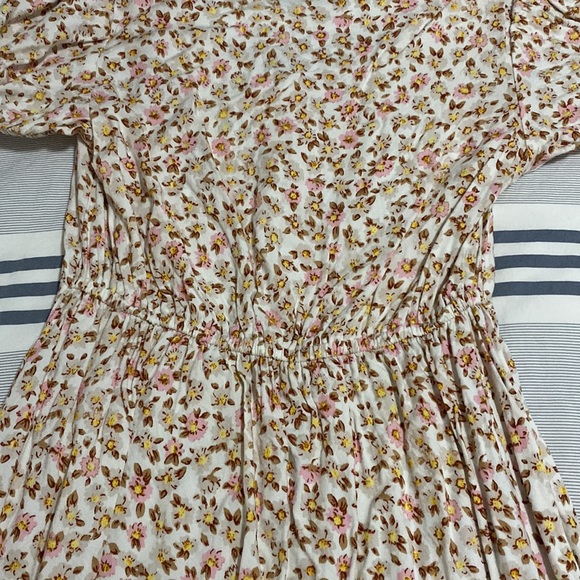 Adorable juniors floral sun dress - Picture 8 of 8